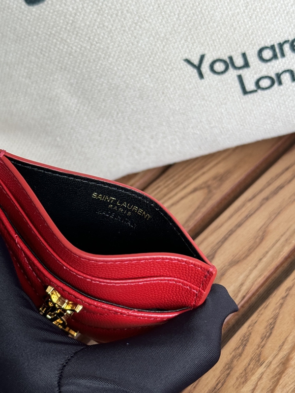 イヴサンローラン財布着用イメージ